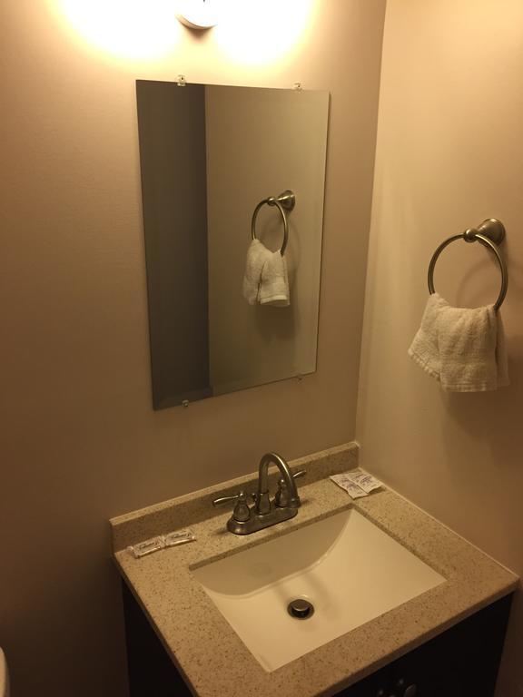 Admiral'S Quay Motel & Suites セント・ジョン エクステリア 写真
